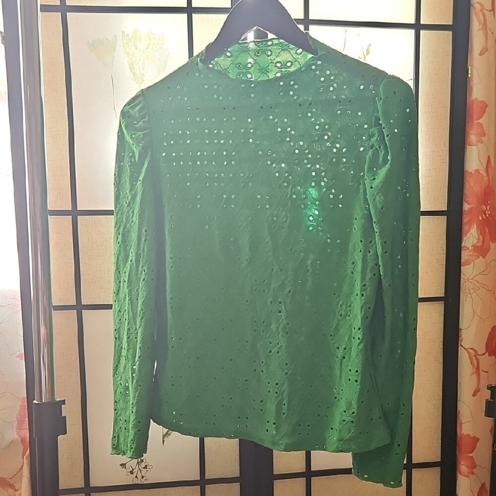 Emerald Green and Red Long Sleeve Blouses - Picture 2 of 4